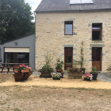 Le Clos Dore Parc Bains-sur-Oust Exterior foto